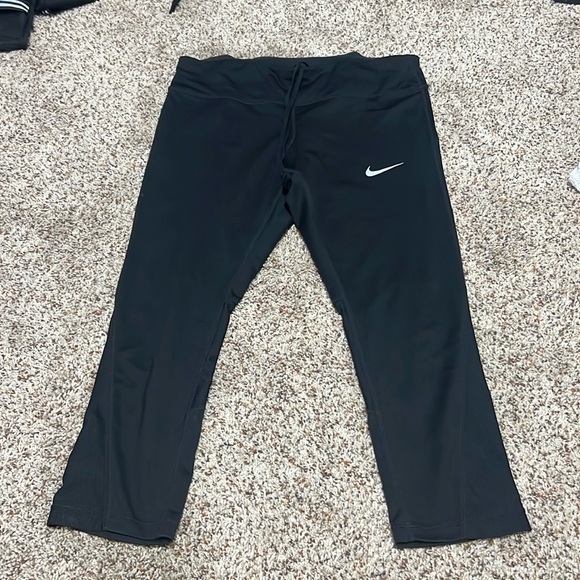 Nike large capris - Picture 1 of 3